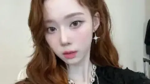 “春意盎然羽球盛事：32强激战128英才，职工同享欢乐时光”